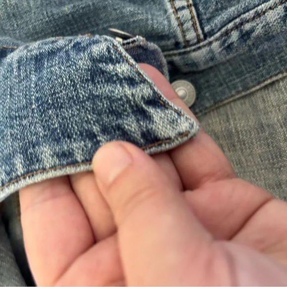 Women’s classic Levi's Denim Jacket - Picture 6 of 7